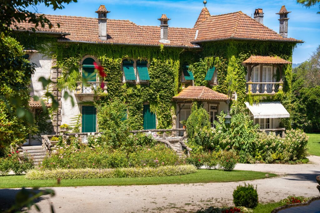 Conciergerie Corse – Cosy Casa vous accompagne dans la gestion locative de votre bien partout en Corse du Sud : check-in, ménage, optimisation Airbnb.